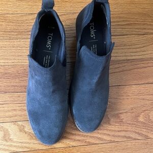 Tom’s wedge booties